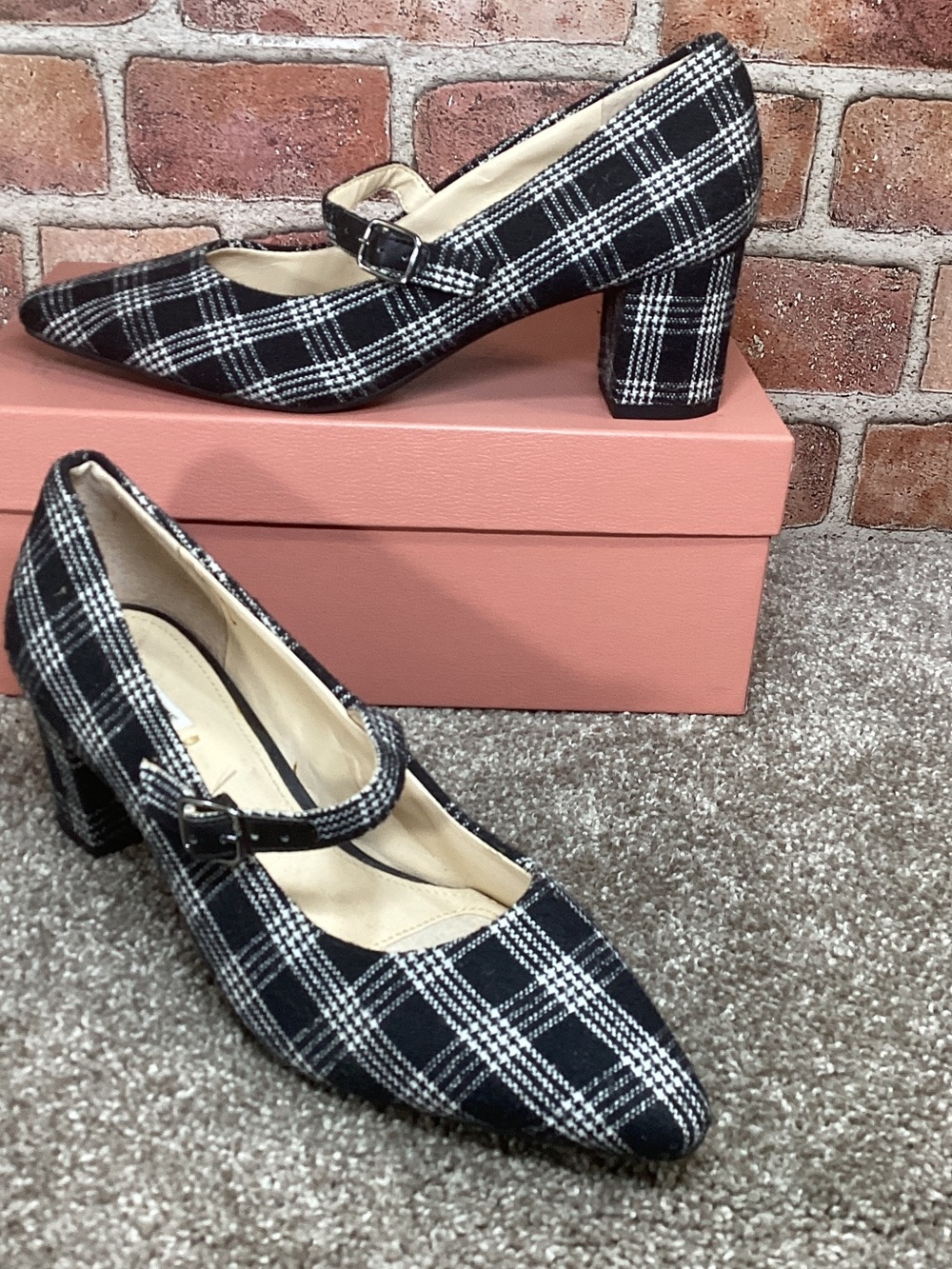 Alex Marie womens black & white plaid pumps size 7.5